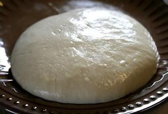 Ang pinaka masarap na pizza dough: recipe na may larawan
